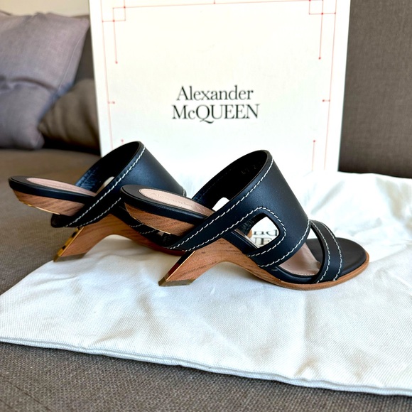 Alexander McQUEEN slip-on sandals, leather, 2’ heel, like new, black, US 7.5 - Picture 5 of 10